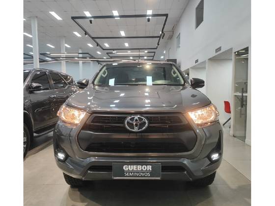 TOYOTA HILUX 2.8 D-4D TURBO DIESEL CD SR 4X4 AUTOMÁTICO TOYOTA HILUX 2.8 D-4D TURBO DIESEL CD SR 4X4 AUTOMÁTICO